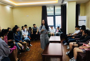 走近職場，助力起航 16市場營銷專業(yè)師生赴句容市農(nóng)產(chǎn)品電子商務(wù)創(chuàng)業(yè)園調(diào)研學(xué)習(xí)